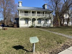 Plaque de la maison Quintal-Quesnel